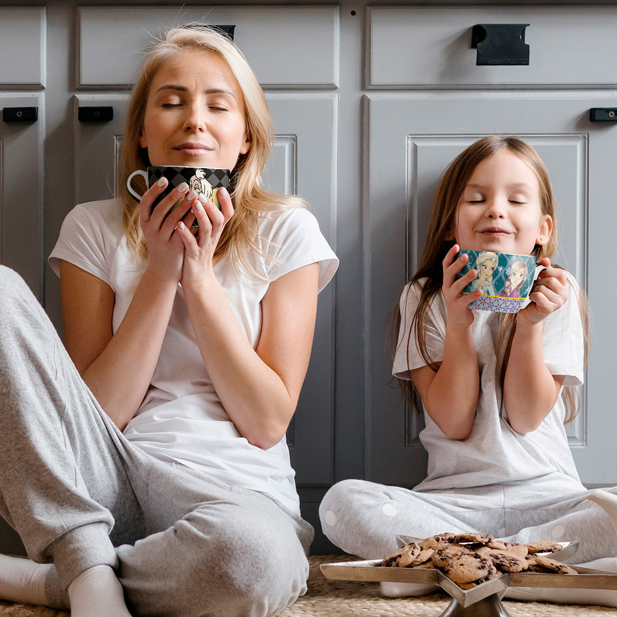 Große Disney Frühstückstasse / Cappuccino Tasse - Tales "Die Eiskönigin" im italienischen Design 102005