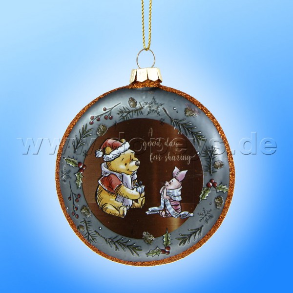 Kurt S. Adler - Disney "Pooh & Ferkel mit Weihnachtsgeschenk" Glas Disk Weihnachtsbaumkugel in Diskusform / Glasornament in Braun, 80 mm DN35013