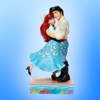 Disney Traditions Figur - Arielle & Prinz Eric Umarmung (Two World's United) von Jim Shore 6013070 Disney Traditions Figur - Arielle & Prinz Eric Umarmung (Two World's United) von Jim Shore 6013070